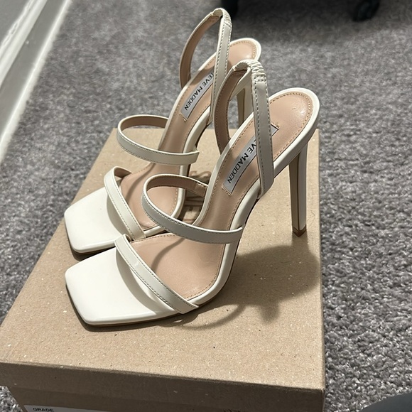 Steve Madden Heels ( # 302 ) - Picture 2 of 4